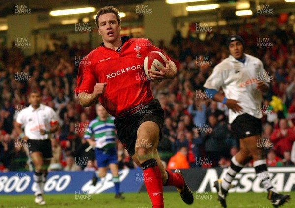 9-11-02. Wales v Fiji.  Wales' Mark Jones romps home to score his second try.  Picture: James Davies/