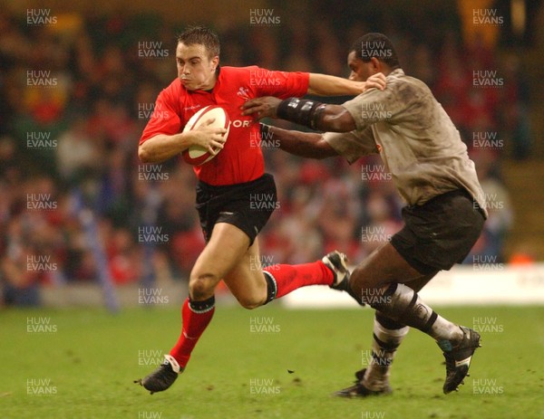 09.11.02  Wales v Fiji  Wales Rhys Williams hands off Alivereti Mocelutu   