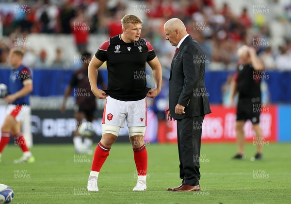 100923 - Wales v Fiji - Rugby World Cup 2023 - Pool C - Jac Morgan and Wales Head Coach Warren Gatland before the game