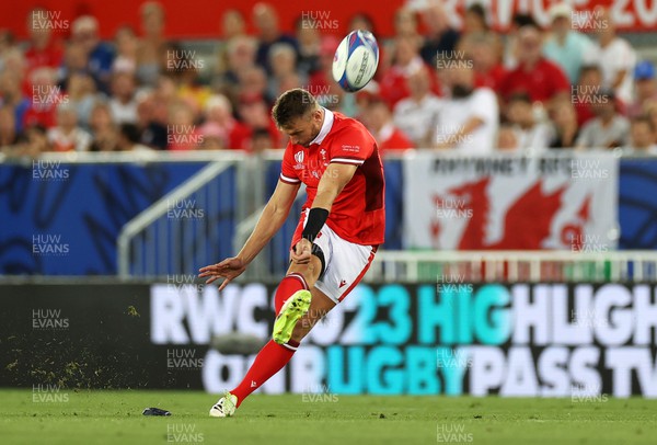 100923 - Wales v Fiji - Rugby World Cup 2023 - Pool C - Dan Biggar of Wales kicks a penalty