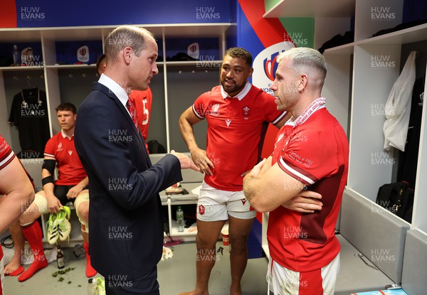 100923 - Wales v Fiji - Rugby World Cup 2023 - Pool C - HRH Prince William with Taulupe Faletau and Gareth Davies of Wales