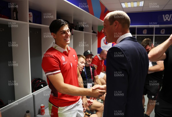 100923 - Wales v Fiji - Rugby World Cup 2023 - Pool C - HRH Prince William with Louis Rees-Zammit of Wales 