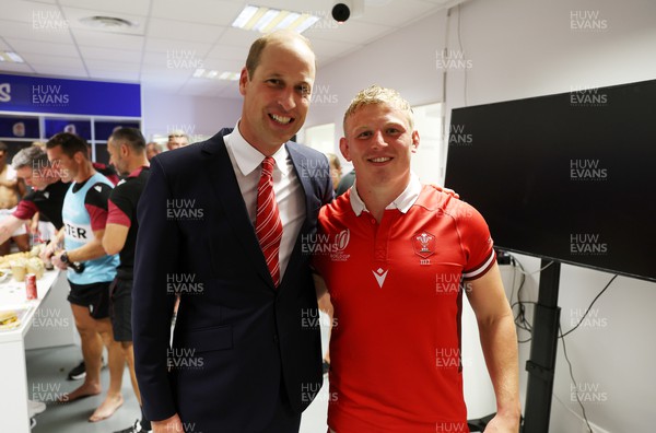 100923 - Wales v Fiji - Rugby World Cup 2023 - Pool C - HRH Prince William with Jac Morgan of Wales 