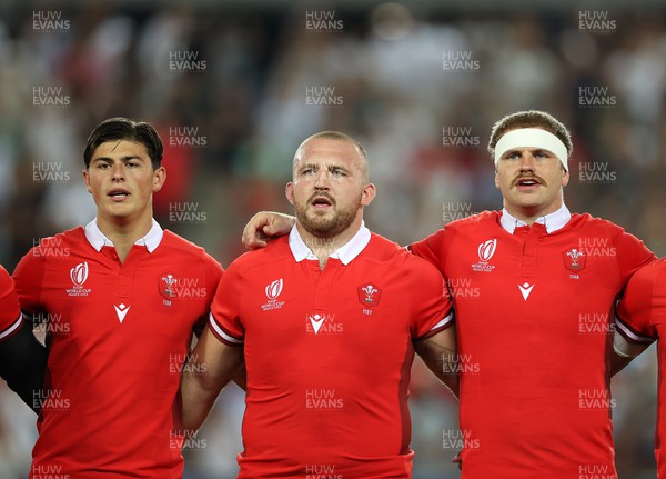 100923 - Wales v Fiji - Rugby World Cup 2023 - Pool C - Louis Rees-Zammit, Dillon Lewis and Aaron Wainwright sing the anthem