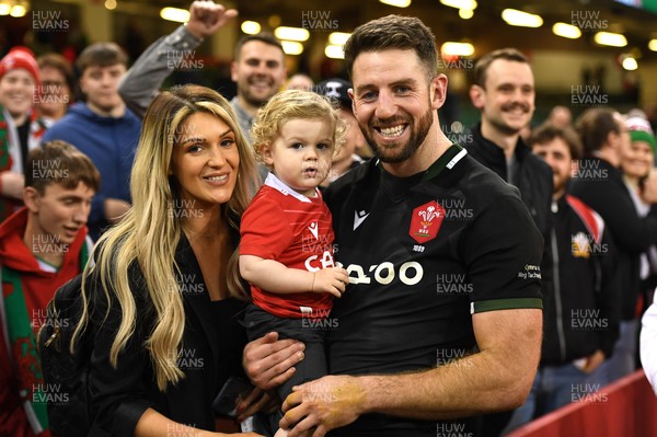 141121 - Wales v Fiji - Autumn Nations Series - Alex Cuthbert of Wales with partner Sarah Connolly and son Harrison at the end of the game