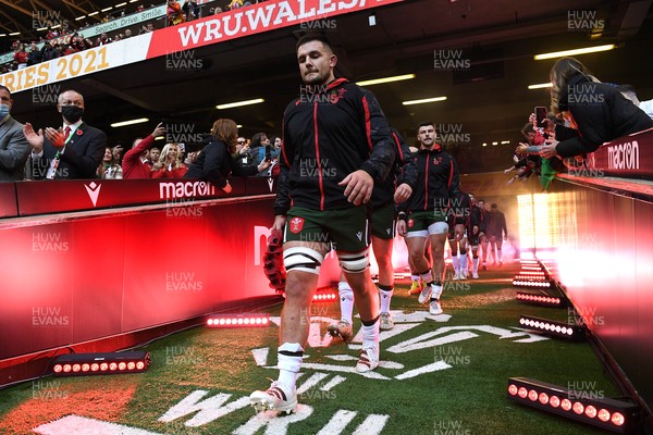 141121 - Wales v Fiji - Autumn Nations Series - Ellis Jenkins of Wales runs out of the tunnel