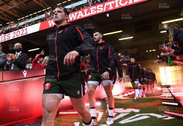 141121 - Wales v Fiji - Autumn Nations Series - Ryan Elias of Wales runs out of the tunnel