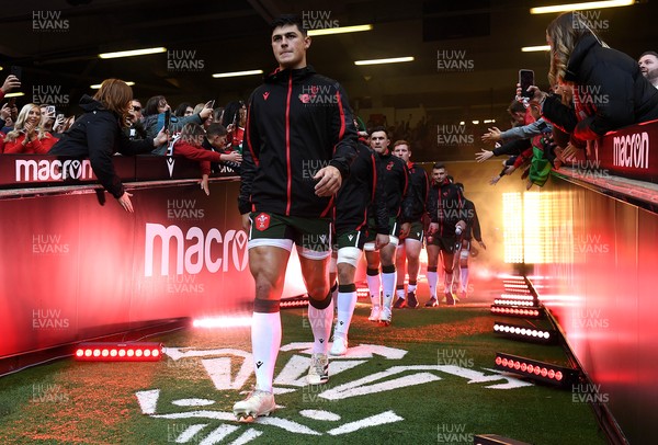 141121 - Wales v Fiji - Autumn Nations Series - Louis Rees-Zammit of Wales runs out of the tunnel