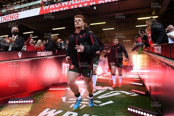 141121 - Wales v Fiji - Autumn Nations Series - Bradley Roberts of Wales runs out of the tunnel