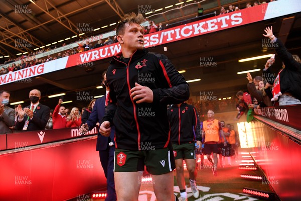 141121 - Wales v Fiji - Autumn Nations Series - Nick Tompkins of Wales runs out of the tunnel