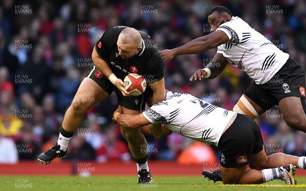 141121 - Wales v Fiji - Autumn Nations Series - Dillon Lewis of Wales is tackled by Sam Matavesi of Fiji