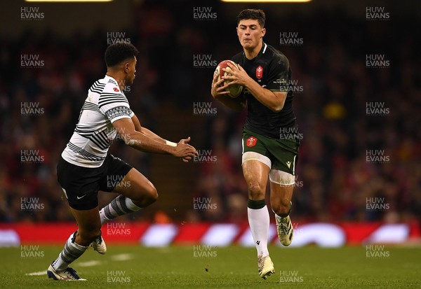 141121 - Wales v Fiji - Autumn Nations Series - Louis Rees-Zammit of Wales is tackled by Ben Volavola of Fiji