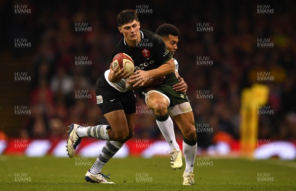 141121 - Wales v Fiji - Autumn Nations Series - Louis Rees-Zammit of Wales is tackled by Ben Volavola of Fiji