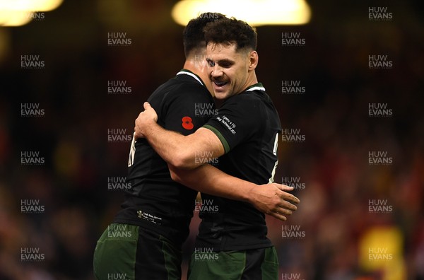 141121 - Wales v Fiji - Autumn Nations Series - Louis Rees-Zammit of Wales celebrates his try with Tomos Williams