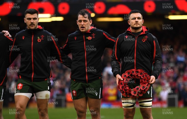 141121 - Wales v Fiji - Autumn Nations Series - Johnny Williams, Ryan Elias and Ellis Jenkins of Wales during a minute silence for Remembrance Day