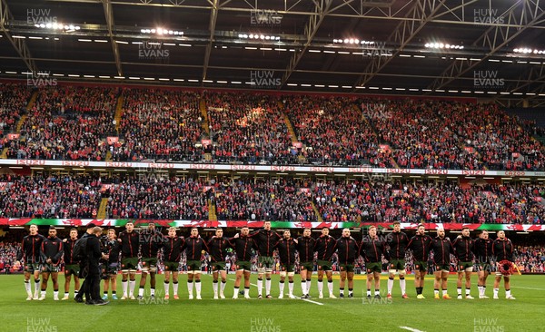 141121 - Wales v Fiji - Autumn Nations Series - Wales players during the anthems