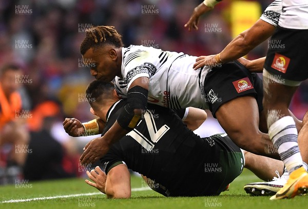 141121 - Wales v Fiji - Autumn Nations Series - Johnny Williams of Wales is tackled by Eroni Sau of Fiji (Say receives a red card for the tackle)