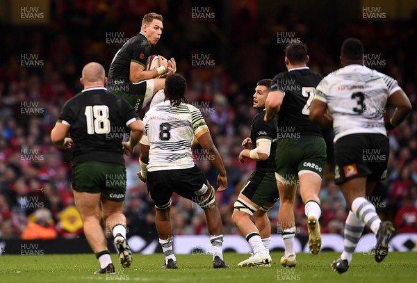 141121 - Wales v Fiji - Autumn Nations Series - Liam Williams of Wales takes high ball
