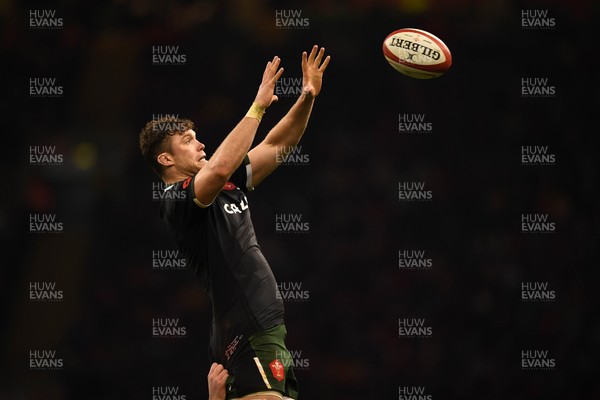 141121 - Wales v Fiji - Autumn Nations Series - Will Rowlands of Wales takes line out ball