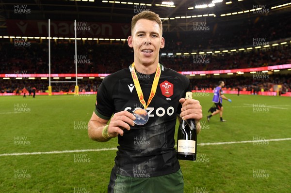 141121 - Wales v Fiji - Autumn Nations Series - Liam Williams of Wales with his player of the match award