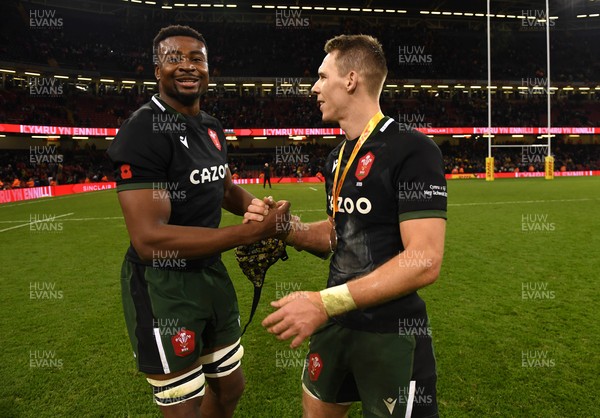 141121 - Wales v Fiji - Autumn Nations Series - Christ Tshiunza and Liam Williams of Wales at the end of the game