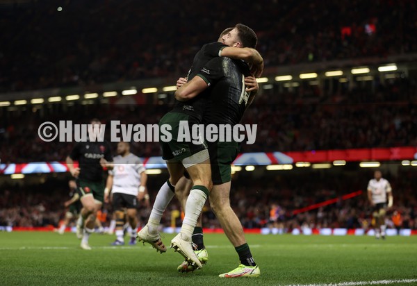 141121 - Wales v Fiji - Autumn Nations Series - Alex Cuthbert celebrates scoring a try with Liam Williams of Wales