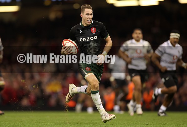 141121 - Wales v Fiji - Autumn Nations Series - Liam Williams of Wales runs in to score a try