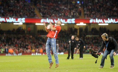 151114 - Wales v Fiji - Dove Men Series -Dove Men+Care half time kicking