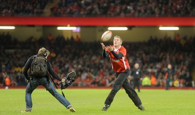 151114 - Wales v Fiji - Dove Men Series -Dove Men+Care half time kicking