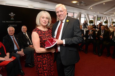 151114 - Wales v Fiji - Dove Men Series -Diane Davies receives a WRU president cap on behalf of Martin Davies from WRU President Dennis Gethin