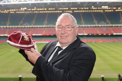 151114 - Wales v Fiji - Dove Men Series -Robin Williams receives a WRU president cap