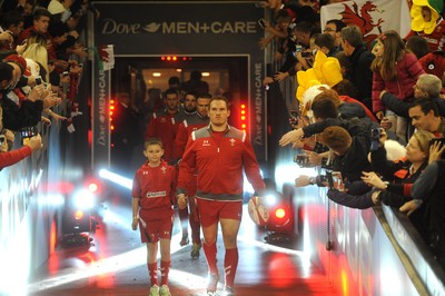 151114 - Wales v Fiji - Dove Men Series -Match mascot with Gethin Jenkins