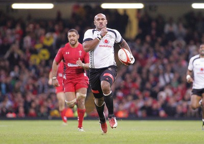 151114 - Wales v Fiji - Dove Men Series -Nemani Nadalo of Fiji runs in to score a try (c) Huw Evans Picture Agency