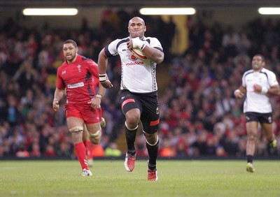 151114 - Wales v Fiji - Dove Men Series -Nemani Nadalo of Fiji runs in to score a try (c) Huw Evans Picture Agency