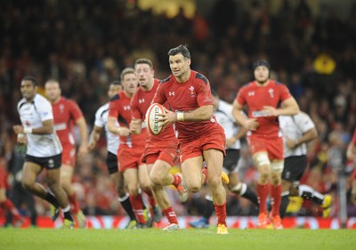 151114 - Wales v Fiji - Dove Men Series -Mike Phillips of Wales finds space(c) Huw Evans Agency