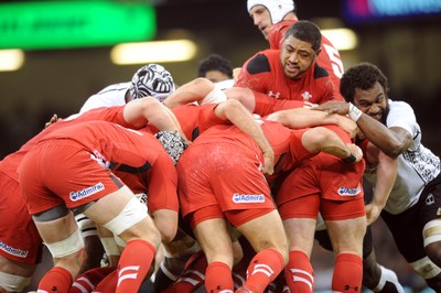 151114 - Wales v Fiji - Dove Men Series -Wales forwards on the move(c) Huw Evans Agency