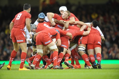 151114 - Wales v Fiji - Dove Men Series -Wales forwards on the move(c) Huw Evans Agency