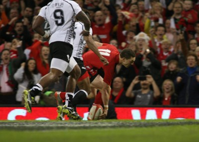 151114 - Wales v Fiji - Dove Men Series - George North of Wales scores the first try(c) Huw Evans Picture Agency