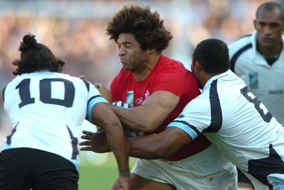 29.09.07 - Wales v Fiji - Rugby World Cup 2007 - Wales' Colin Charvis takes on Fiji's Sisa Koyamaibole and Nicky Little(L) 