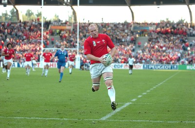 29.09.07 - Wales v Fiji - Rugby World Cup 2007 - Wales' Martyn Williams touches down for try 