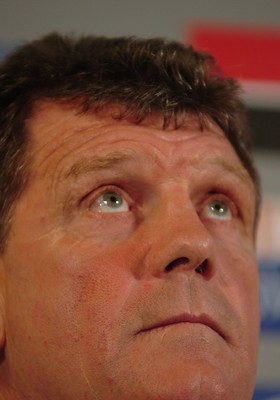 29.09.07 - Wales v Fiji - Rugby World Cup 2007 - Wales Coach, gareth Jenkins talks to the media at the after match press conference 