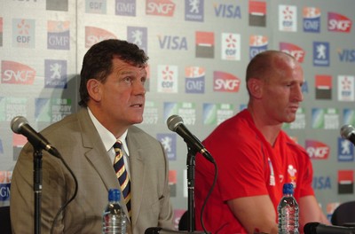 29.09.07 - Wales v Fiji - Rugby World Cup 2007 - Wales Coach, gareth Jenkins talks to the media at the after match press conference with Captain, gareth Thomas(R) 