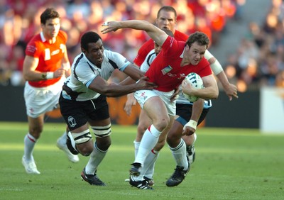 29.09.07 - Wales v Fiji - Rugby World Cup 2007 - Wales' Mark Jones ties to make ground 