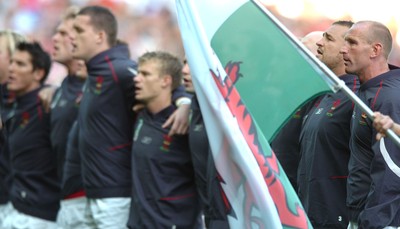 29.09.07 - Wales v Fiji - Rugby World Cup 2007 - Wales Captain, Gareth Thomas lines up for the National Anthems  