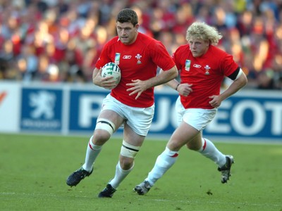 29.09.07 - Wales v Fiji - Rugby World Cup 2007 - Wales' Michael Owen is supported by Duncan Jones 
