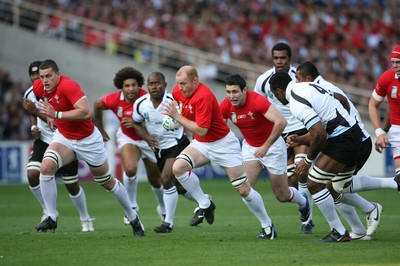 29.09.07 Wales v Fiji... Wales' Martyn Williams breaks through. 