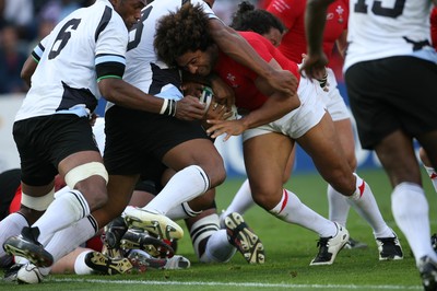 29.09.07 Wales v Fiji... Wales Colin Charvis tries to get thro 