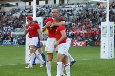 29.09.07 Wales v Fiji... Wales' Gareth Thomas celebrates   with Shane Williams 