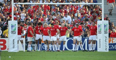 29.09.07 Wales v Fiji... Wales' team dejected between the posts. 