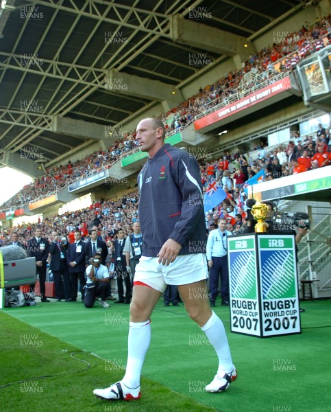 29.09.07 - Wales v Fiji - Rugby World Cup 2007 - Wales Captain, Gareth Thomas leads the teams out to earn his 100th cap for Wales 